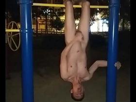 台灣騷男-何品霖 公園裸露 倒吊打手槍