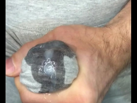 Cum in leggings! i masturbate my dick and sperm seeps through gray leggings! close-up