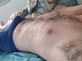 Pau latejando na cueca